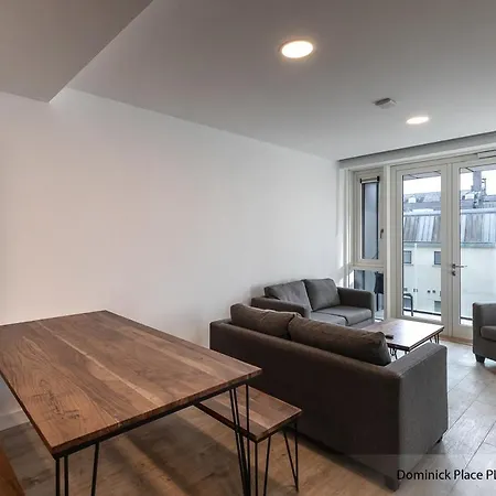 Destiny Student - Dominick Place דבלין