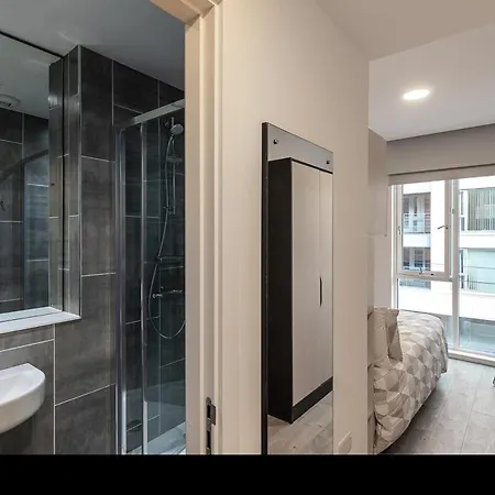 Destiny Student - Dominick Place דבלין