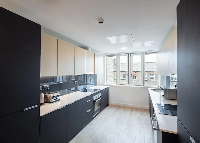 Destiny Student - Dominick Place