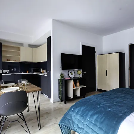 Destiny Student - Dominick Place