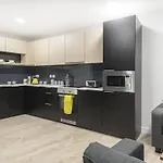 Destiny Student - Dominick Place Apartman *